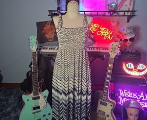 Source Unknown Black and White Midi Dress